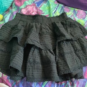 Brand new black mini ruffle skirt from Aerie! Tags still on. Size small.
